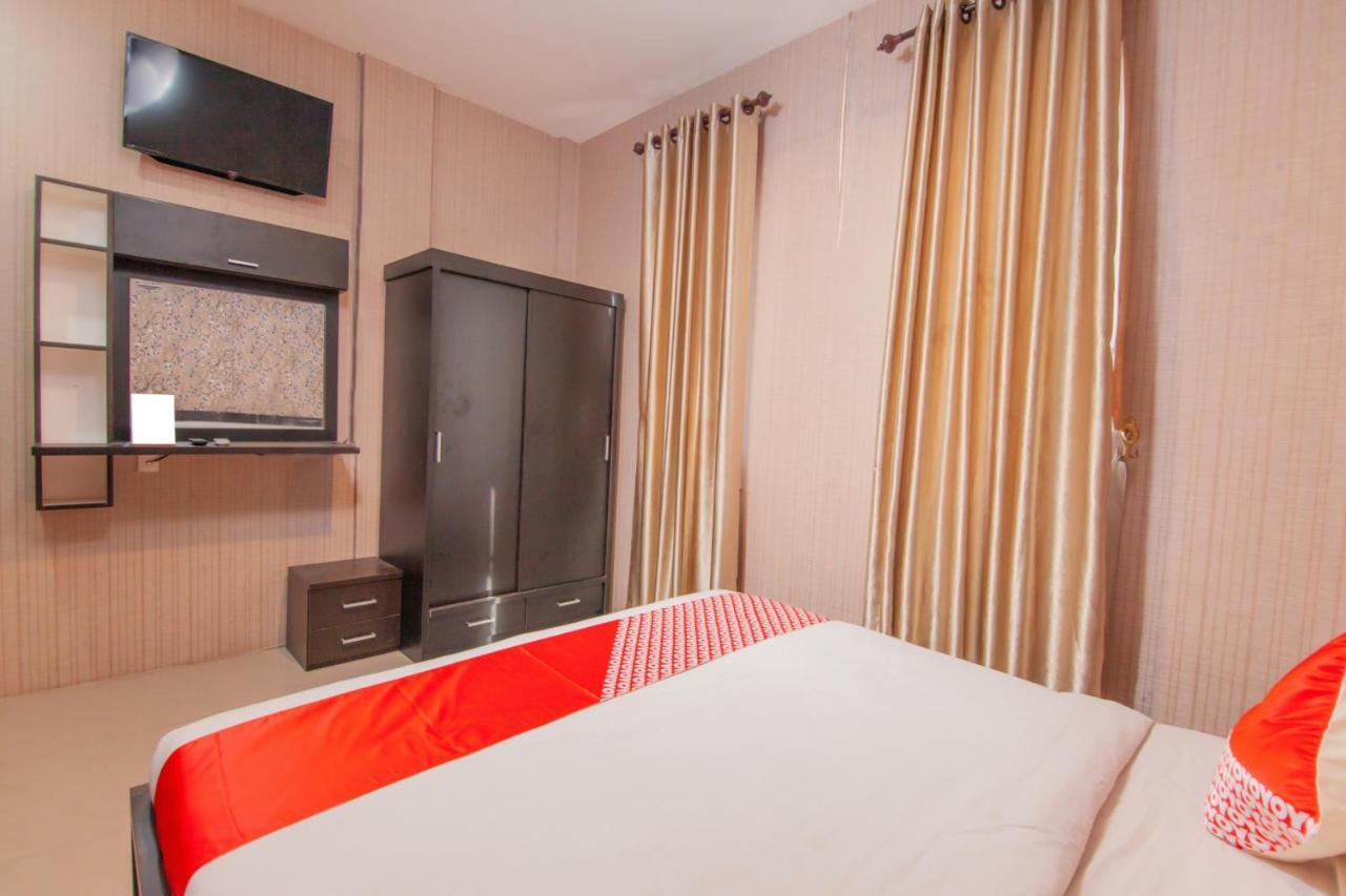 Oyo 2310 Residence 68 Pematang Siantar Exterior foto